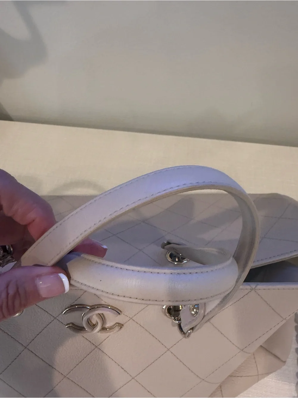 CHANEL Blush Quilted Leather Tote with Gold Hardware - Picture 5 of 9